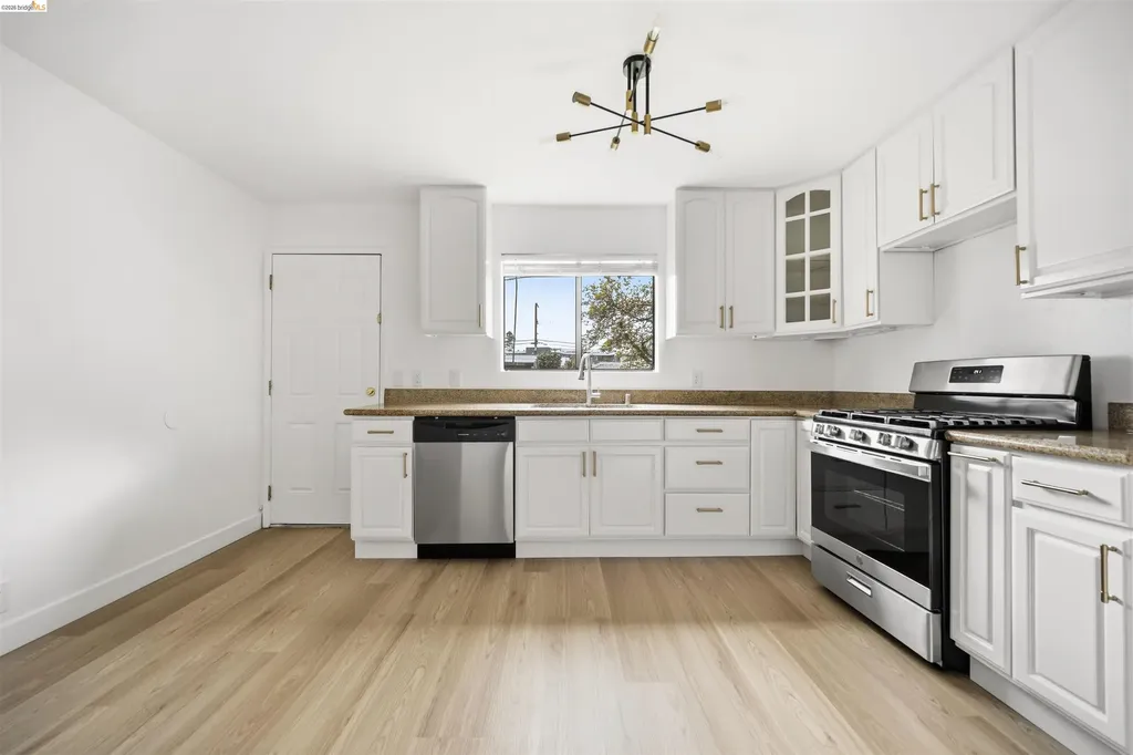 10933 Julius Street Oakland CA 94605