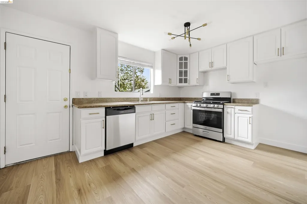 10933 Julius Street Oakland CA 94605