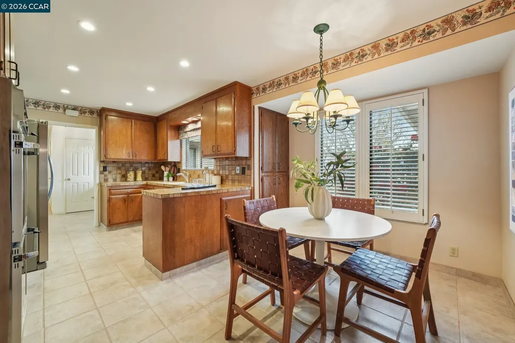 34 Sherwood Court Moraga CA 94556