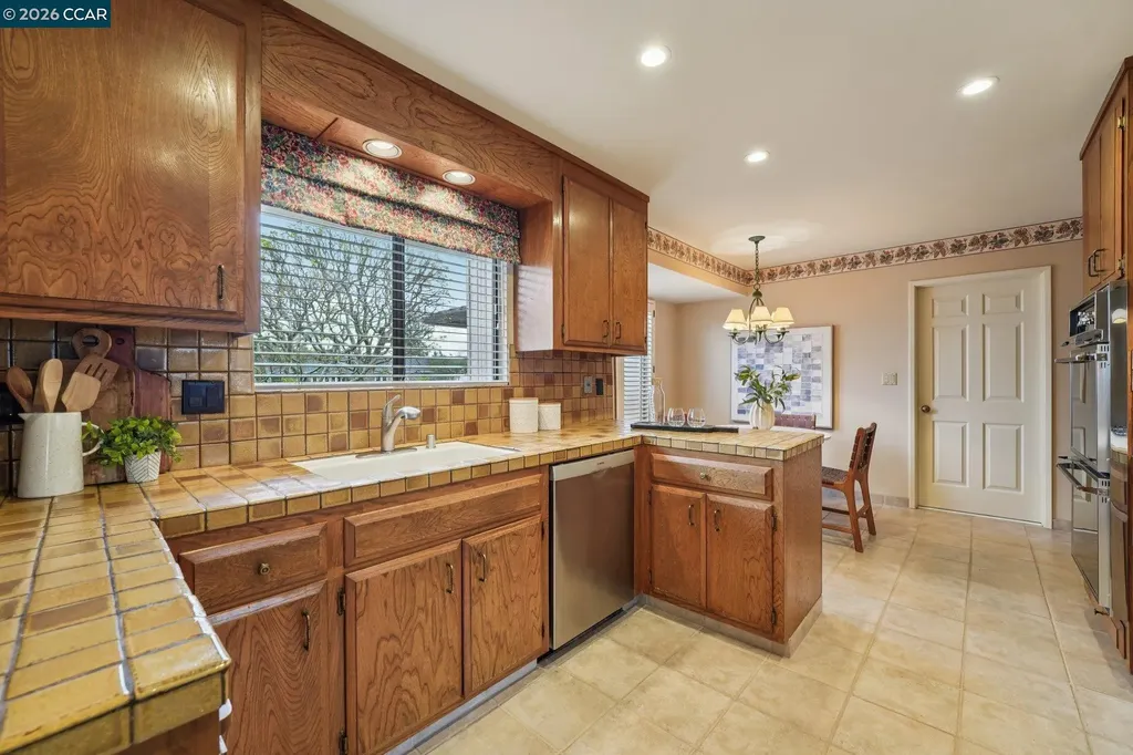 34 Sherwood Court Moraga CA 94556