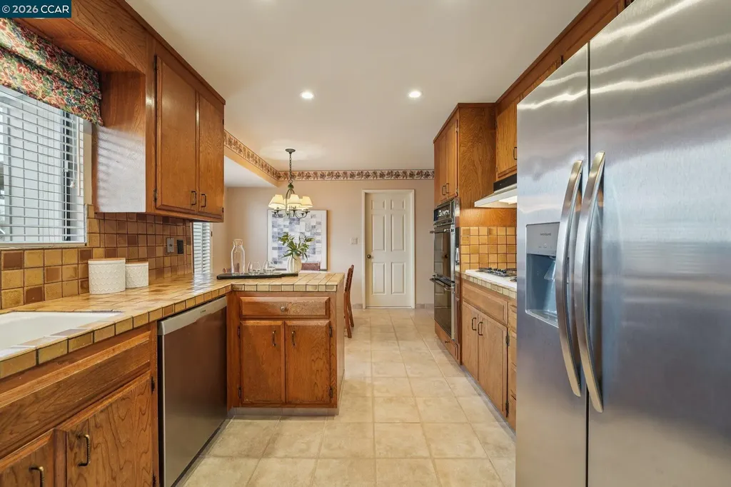 34 Sherwood Court Moraga CA 94556