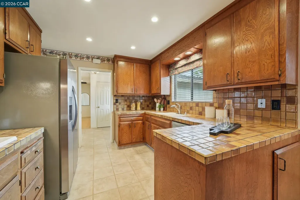 34 Sherwood Court Moraga CA 94556