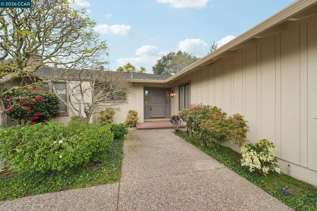 34 Sherwood Court Moraga CA 94556