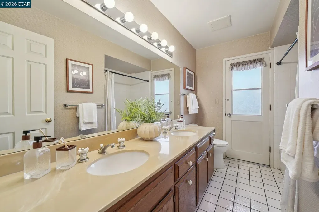 34 Sherwood Court Moraga CA 94556