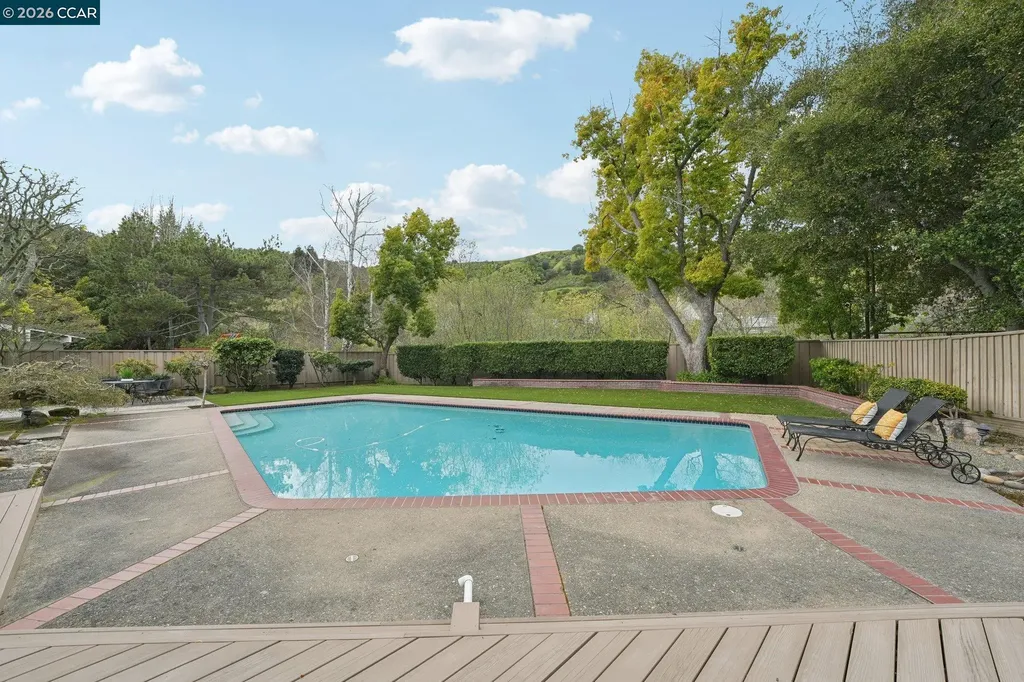34 Sherwood Court Moraga CA 94556
