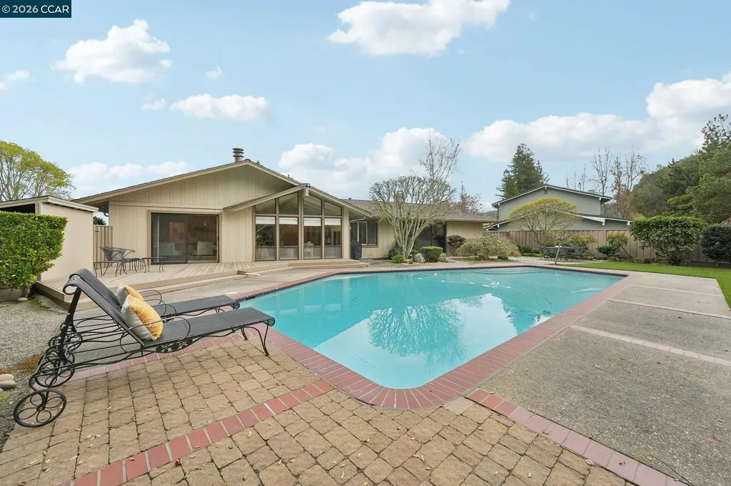 34 Sherwood Court Moraga CA 94556
