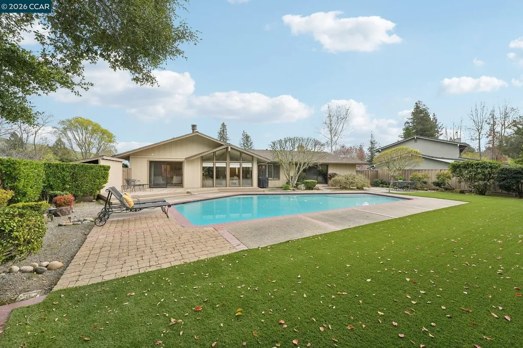 34 Sherwood Court Moraga CA 94556