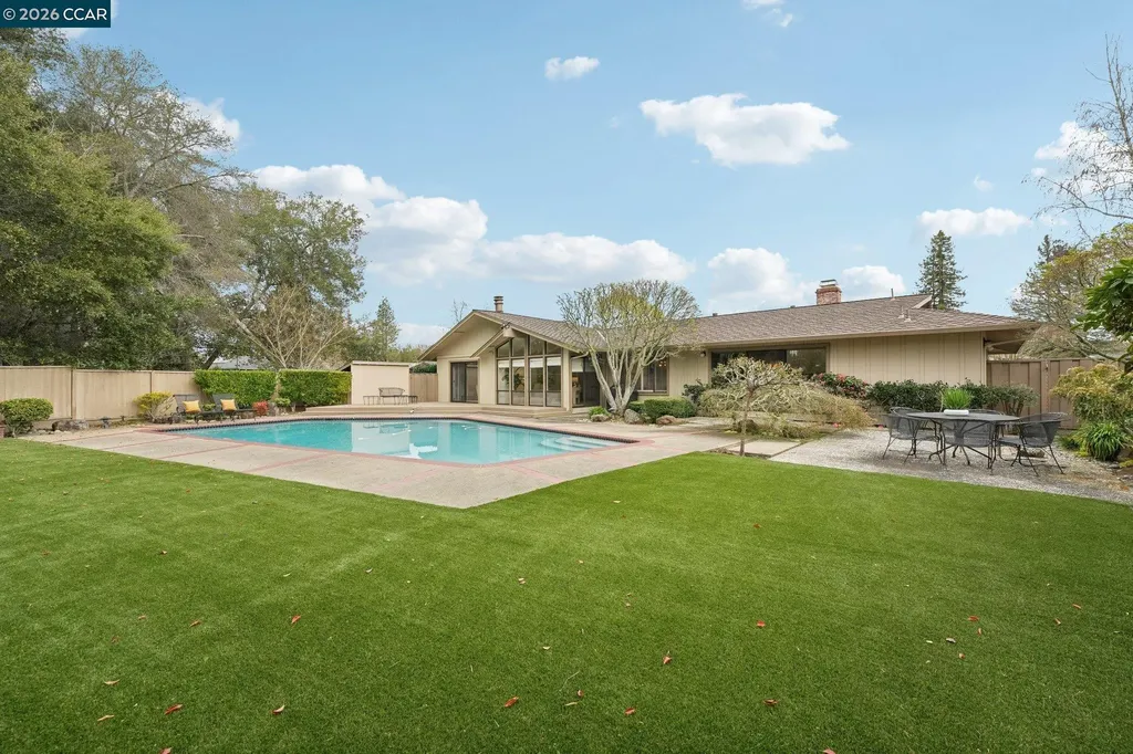 34 Sherwood Court Moraga CA 94556