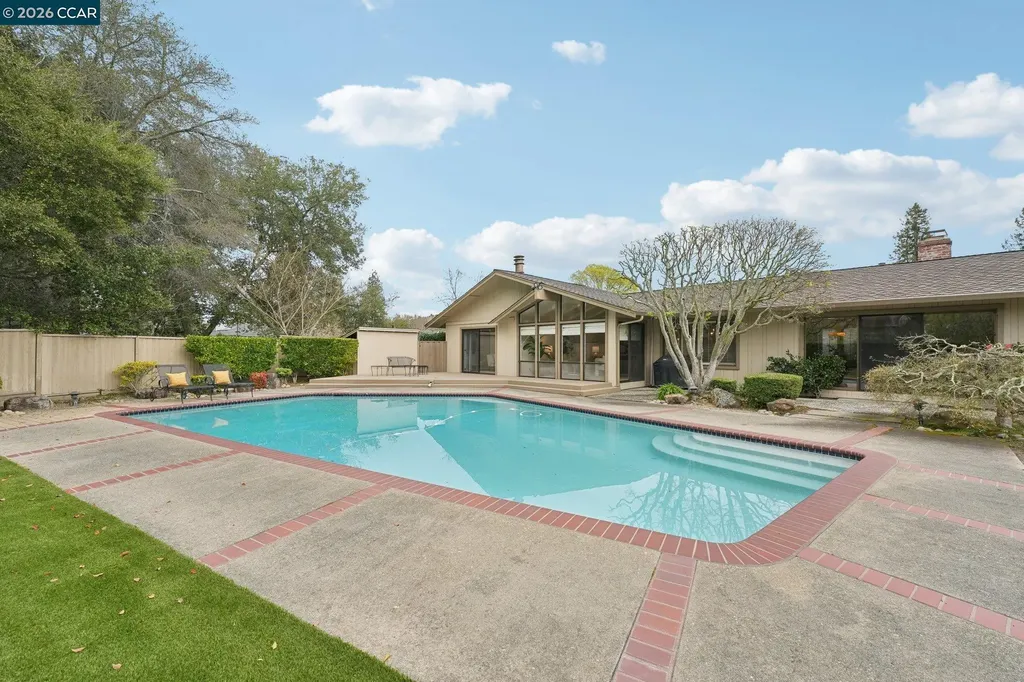 34 Sherwood Court Moraga CA 94556