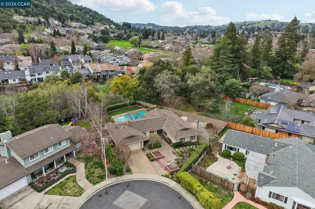 34 Sherwood Court Moraga CA 94556