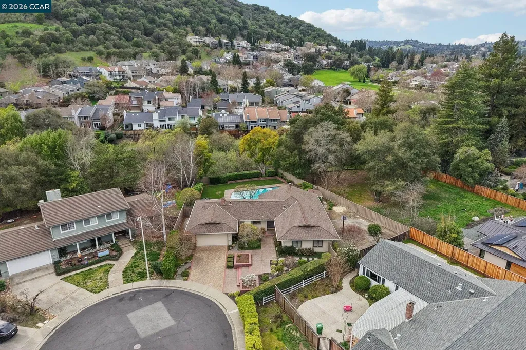 34 Sherwood Court Moraga CA 94556
