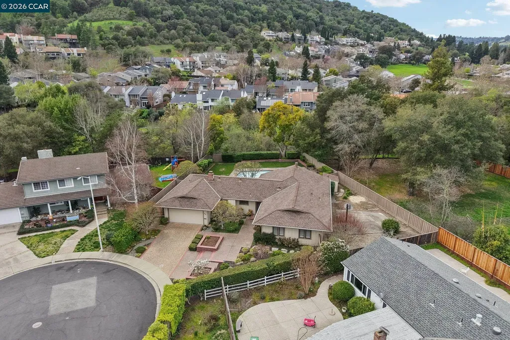 34 Sherwood Court Moraga CA 94556