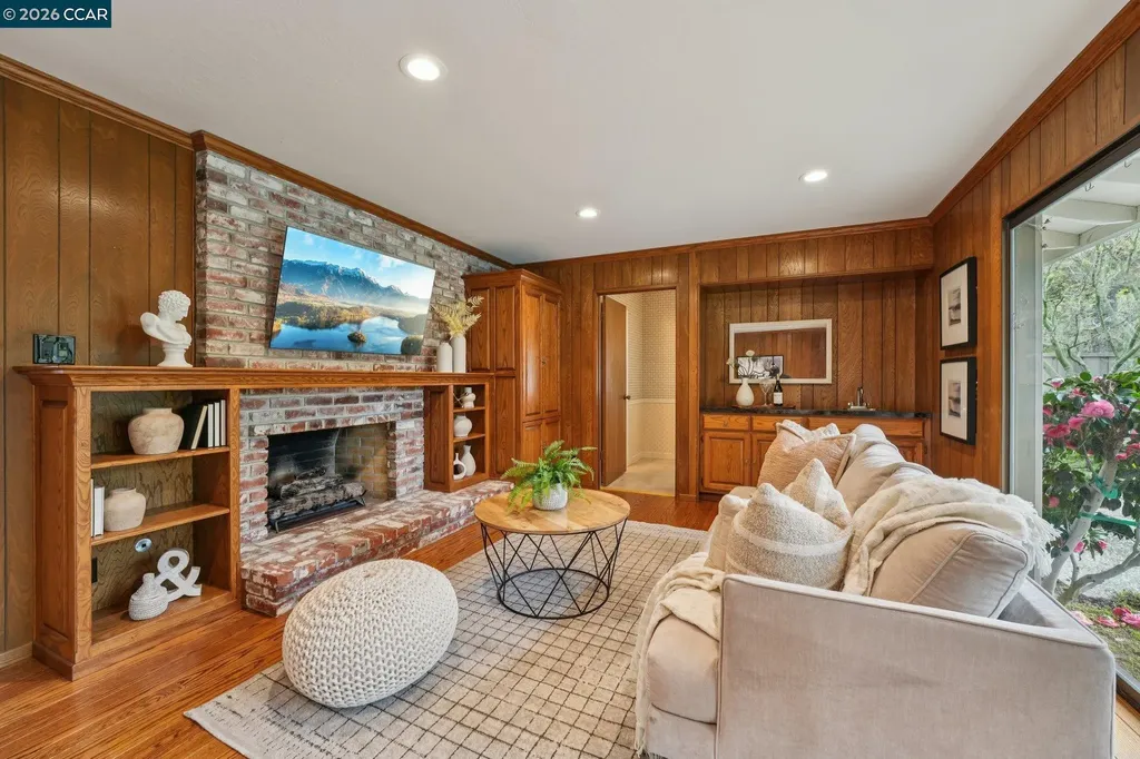 34 Sherwood Court Moraga CA 94556