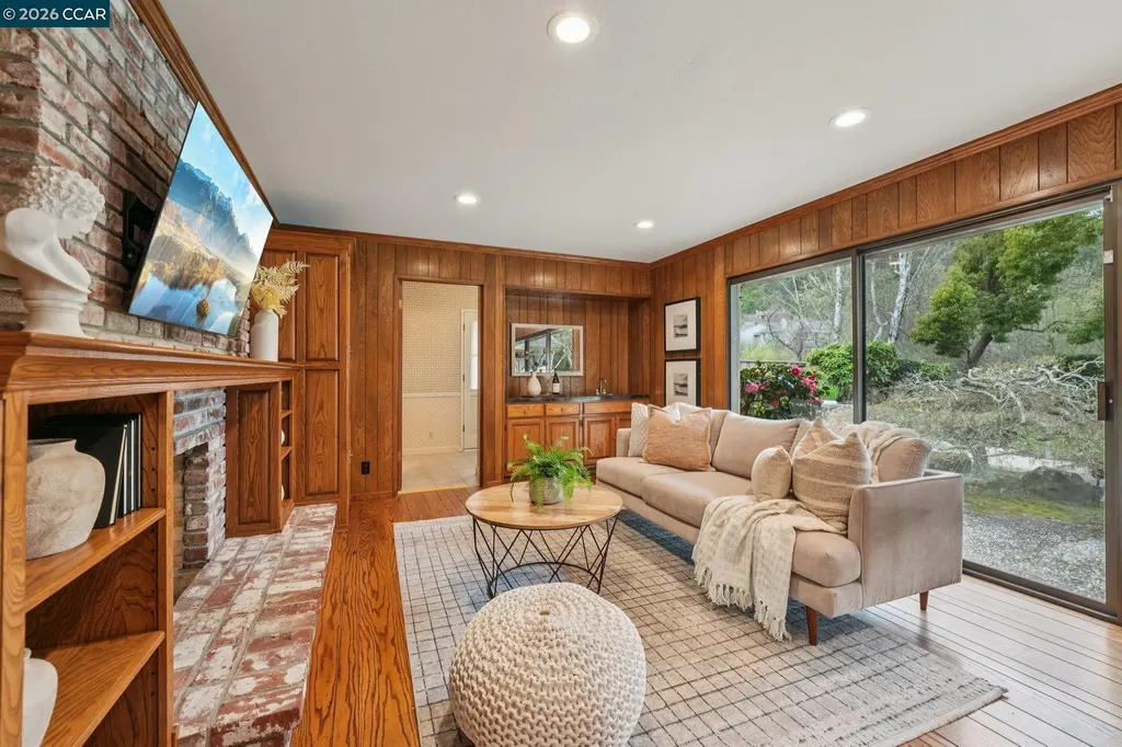 34 Sherwood Court Moraga CA 94556