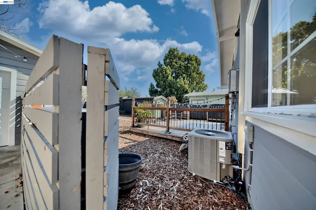 5706 Brookdale Avenue Oakland CA 94605
