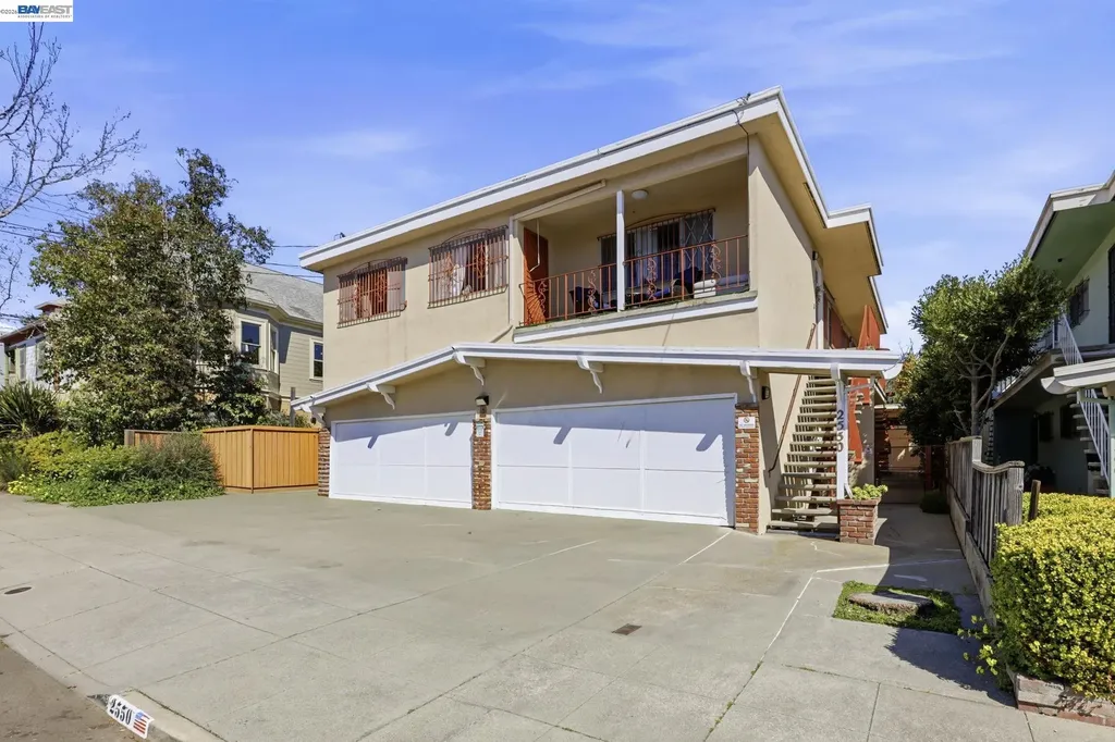 2550 Damuth Street Oakland CA 94602