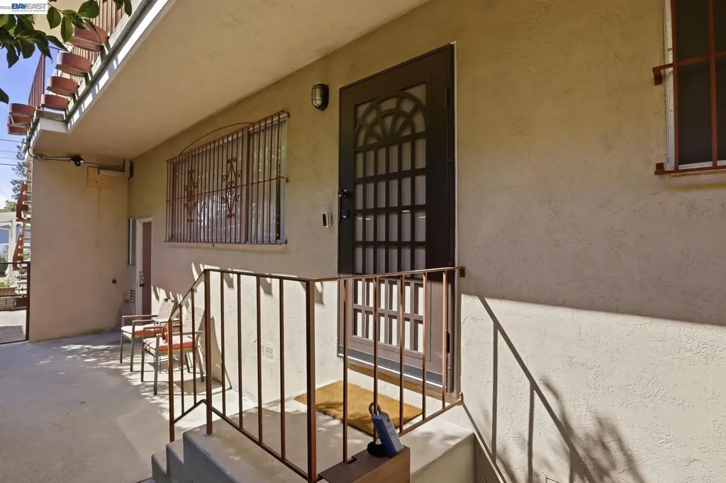 2550 Damuth Street Oakland CA 94602