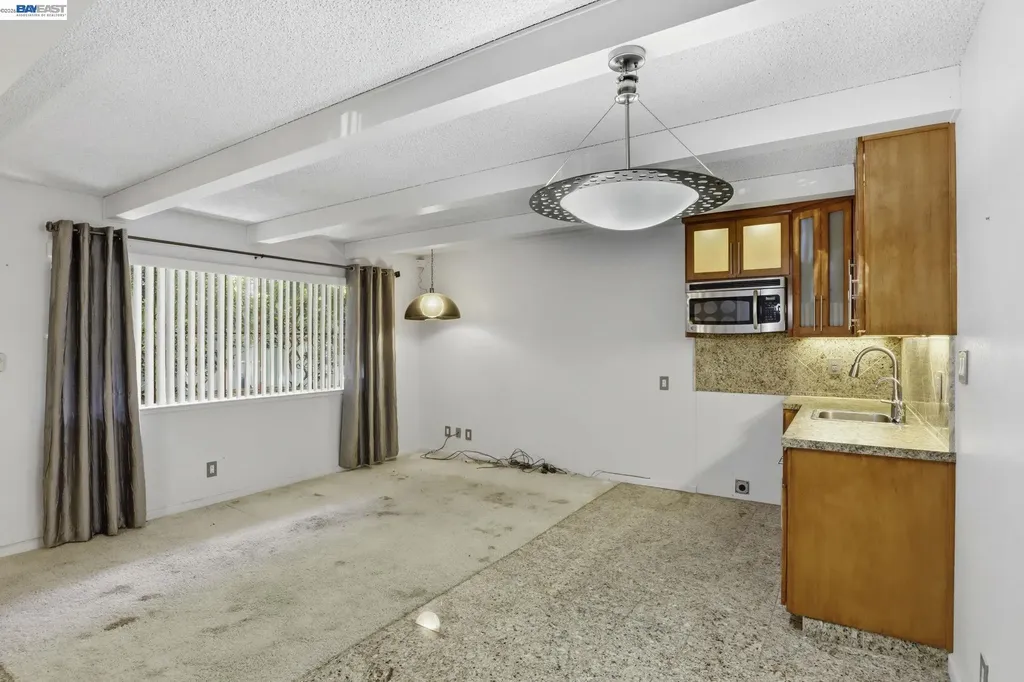 2550 Damuth Street Oakland CA 94602