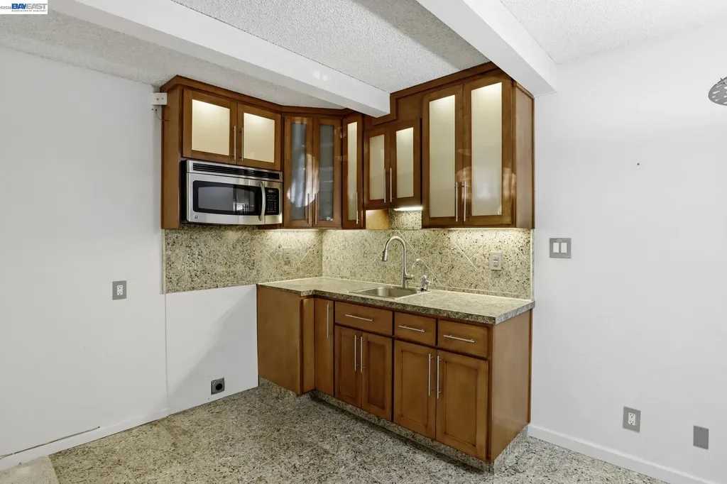 2550 Damuth Street Oakland CA 94602