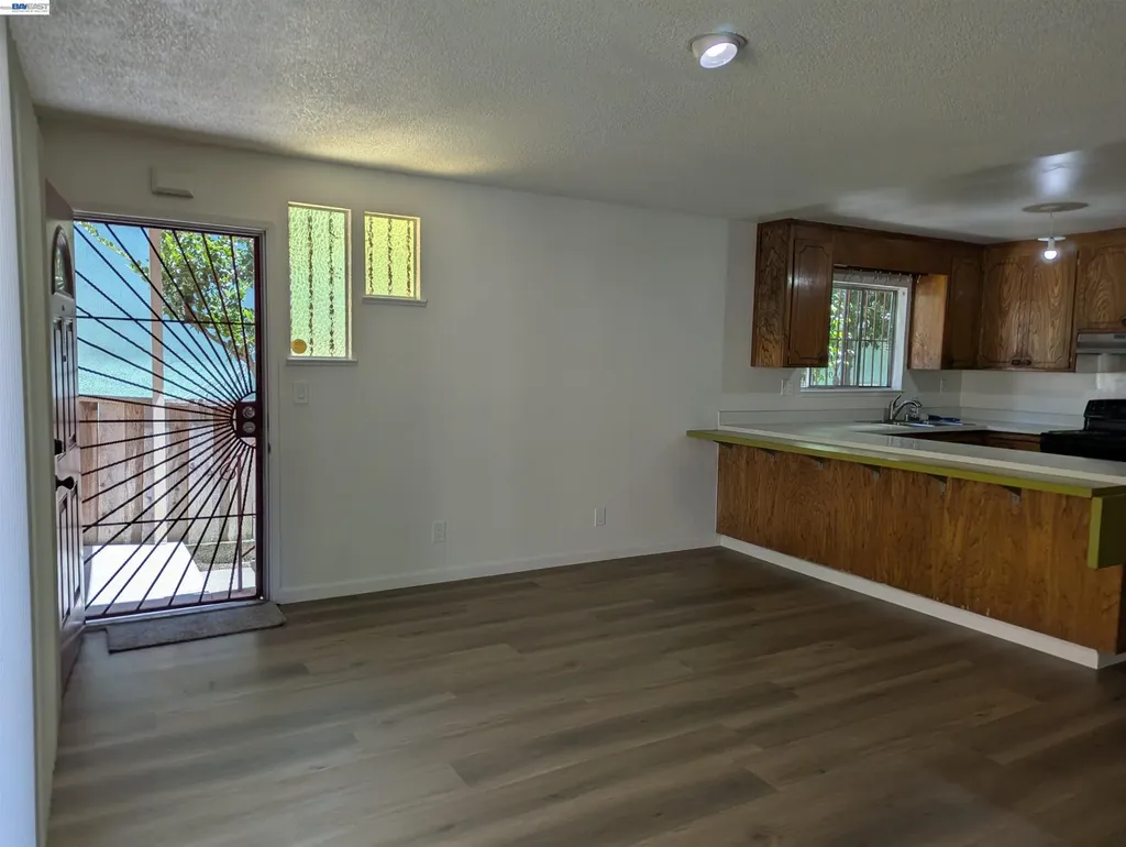 2550 Damuth Street Oakland CA 94602
