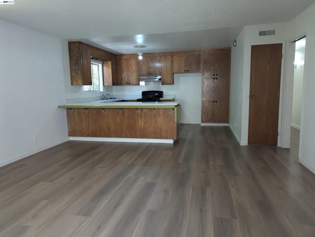 2550 Damuth Street Oakland CA 94602