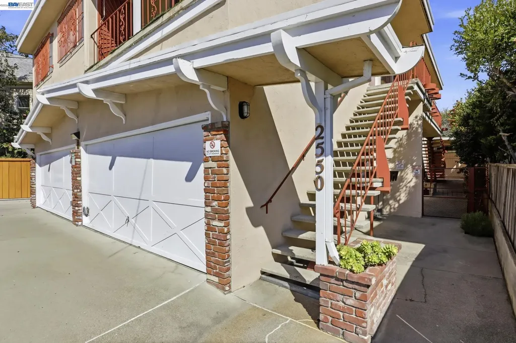 2550 Damuth Street Oakland CA 94602
