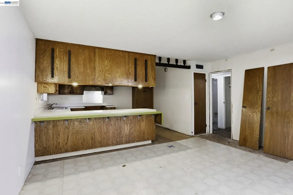 2550 Damuth Street Oakland CA 94602
