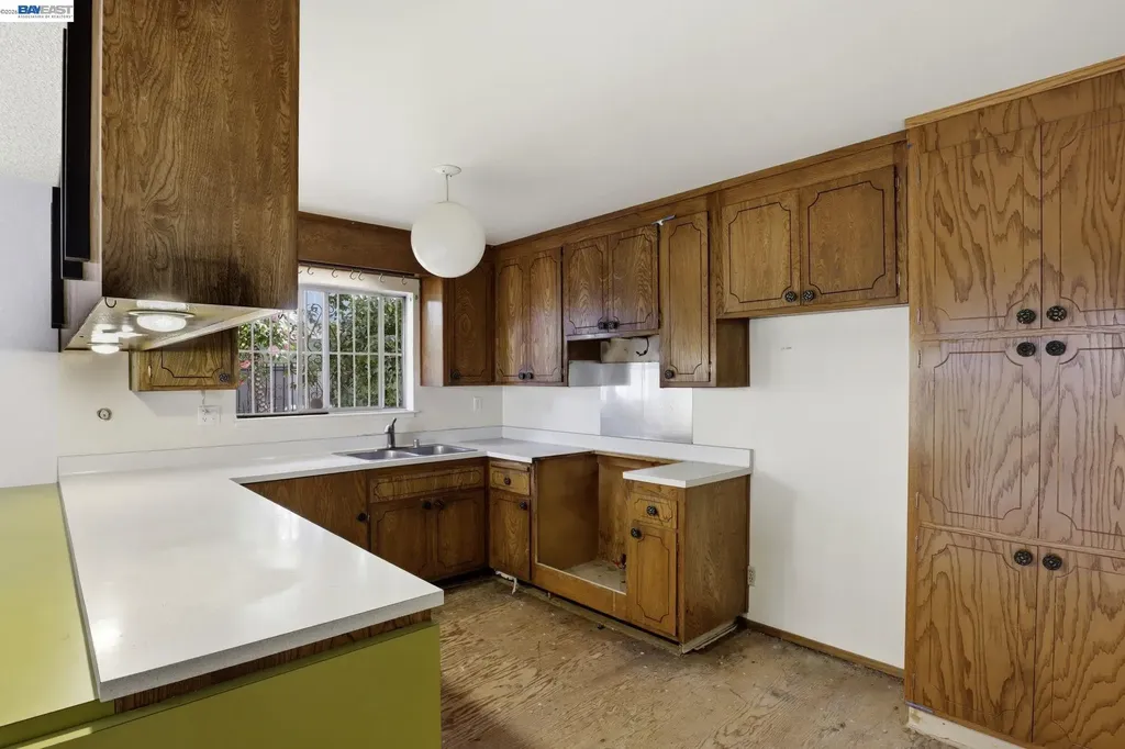 2550 Damuth Street Oakland CA 94602
