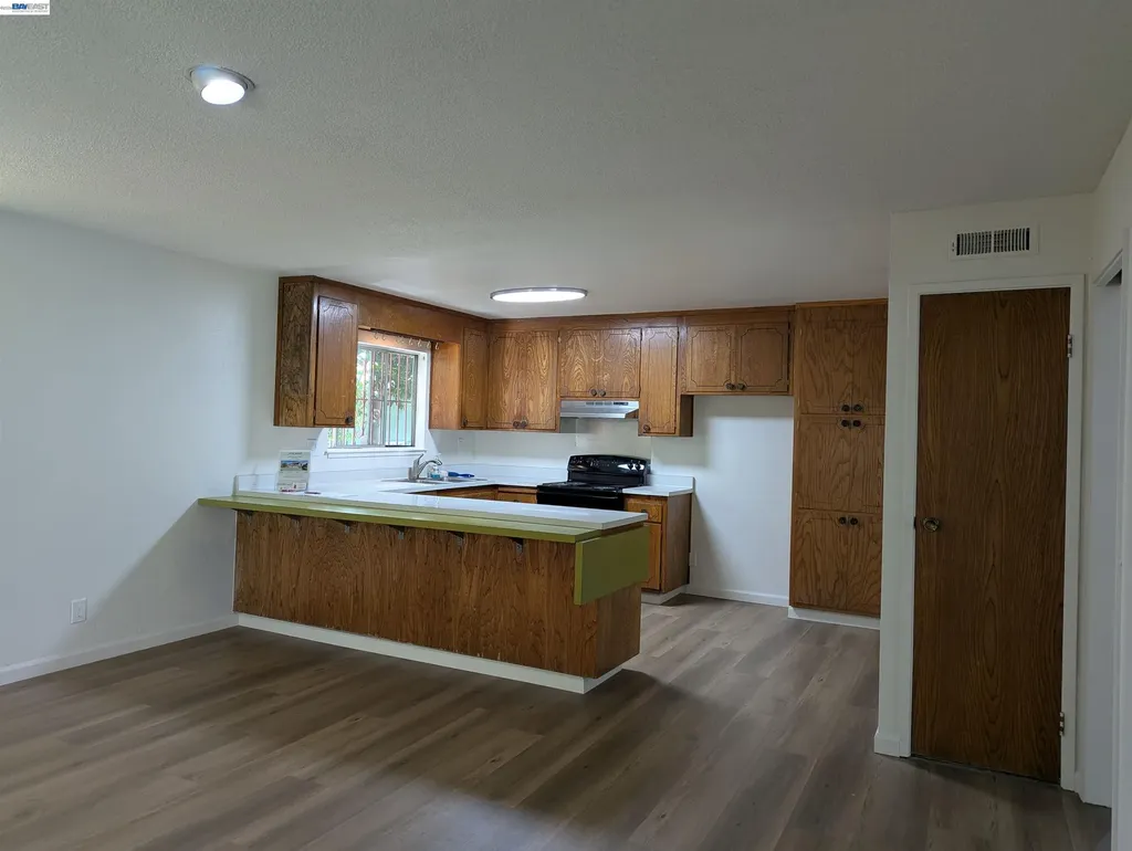 2550 Damuth Street Oakland CA 94602