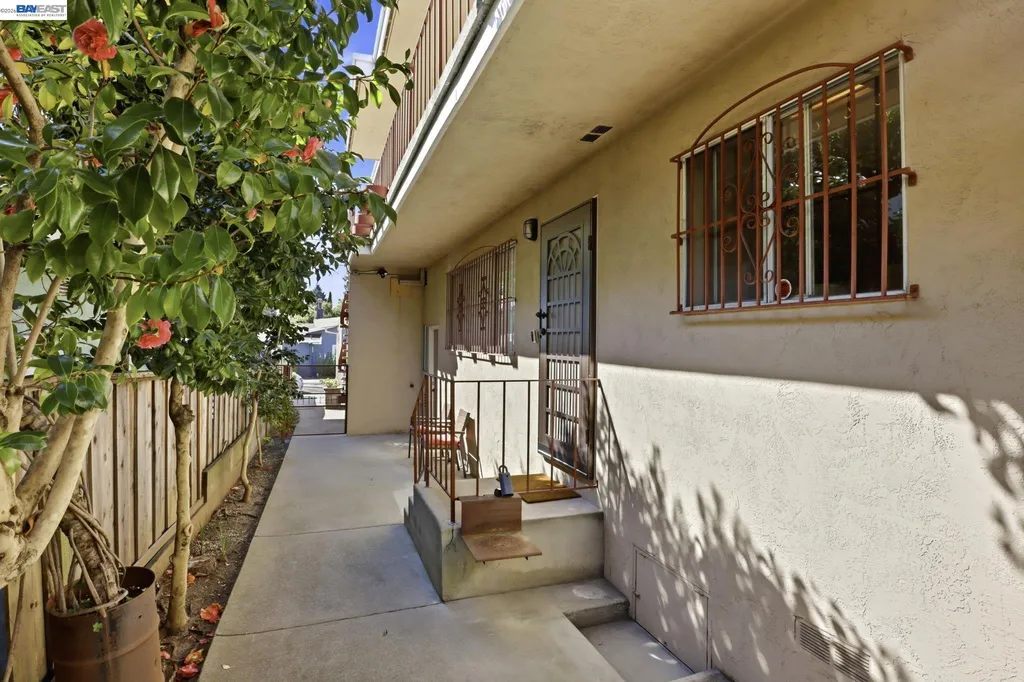 2550 Damuth Street Oakland CA 94602