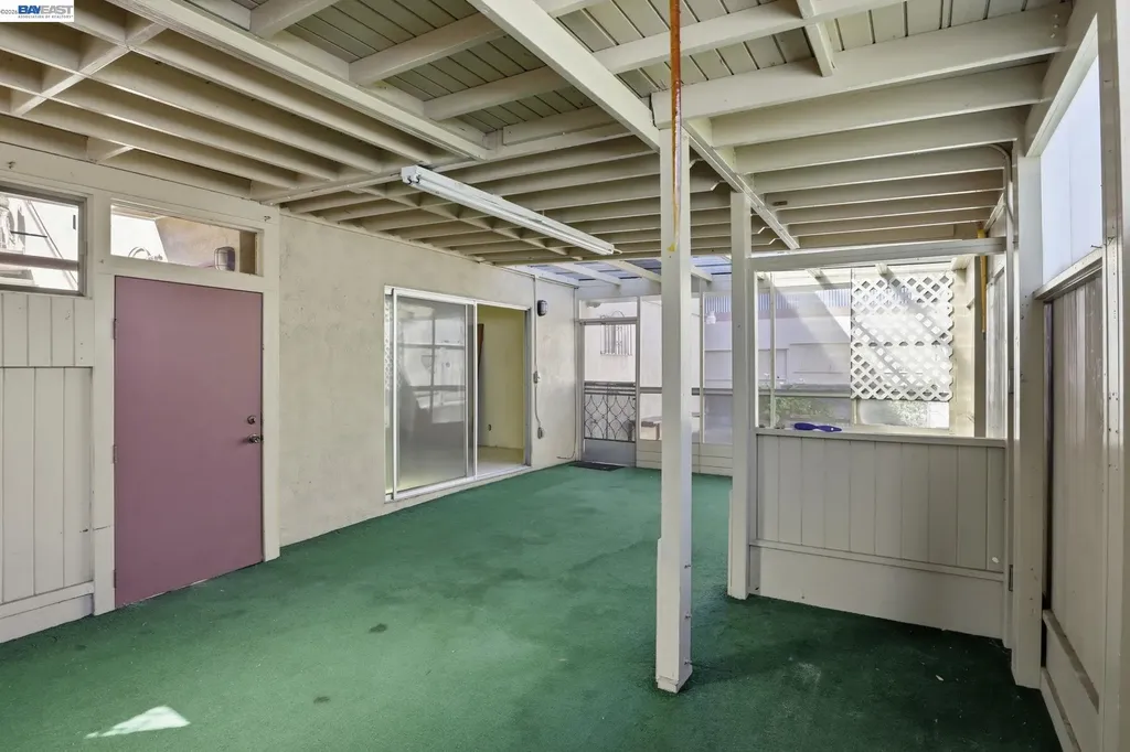 2550 Damuth Street Oakland CA 94602