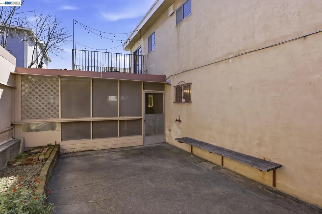 2550 Damuth Street Oakland CA 94602