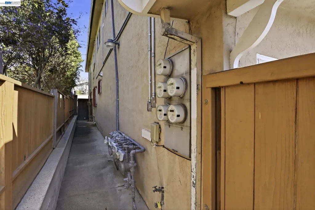 2550 Damuth Street Oakland CA 94602