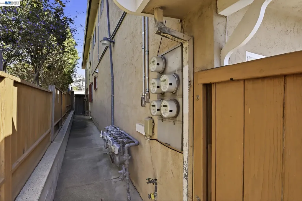 2550 Damuth Street Oakland CA 94602