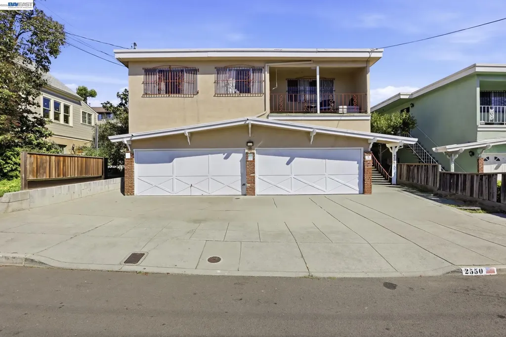 2550 Damuth Street Oakland CA 94602