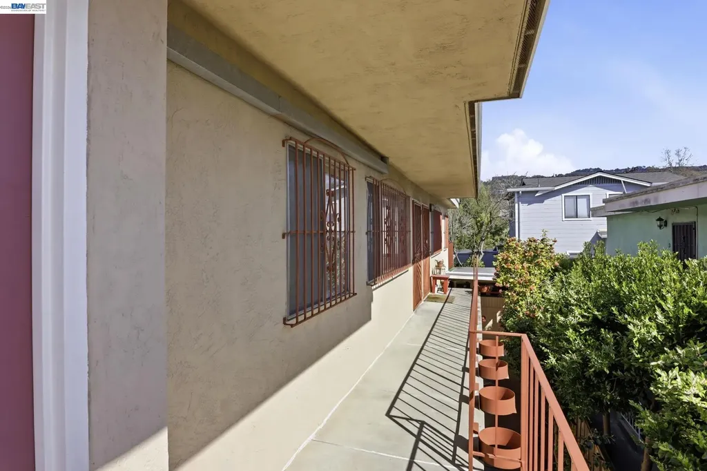 2550 Damuth Street Oakland CA 94602