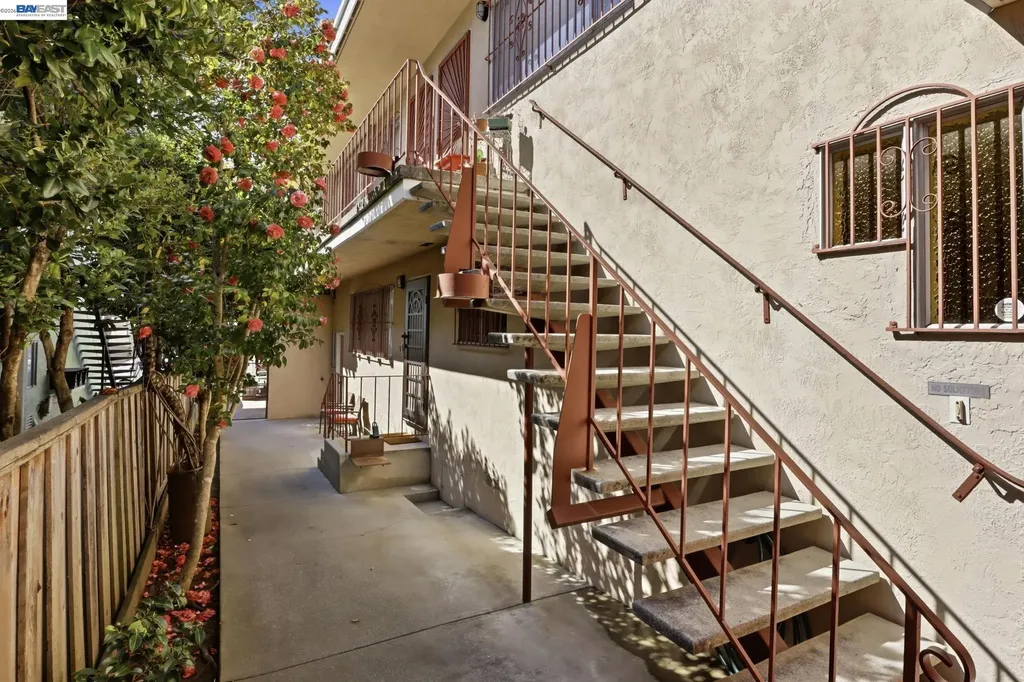 2550 Damuth Street Oakland CA 94602