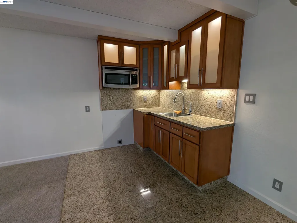 2550 Damuth Street Oakland CA 94602