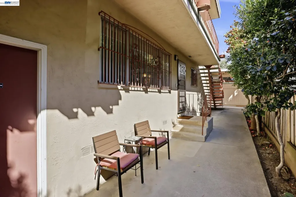 2550 Damuth Street Oakland CA 94602