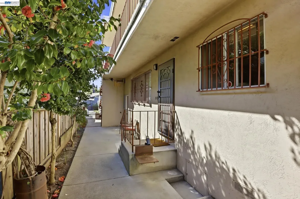 2550 Damuth Street Oakland CA 94602