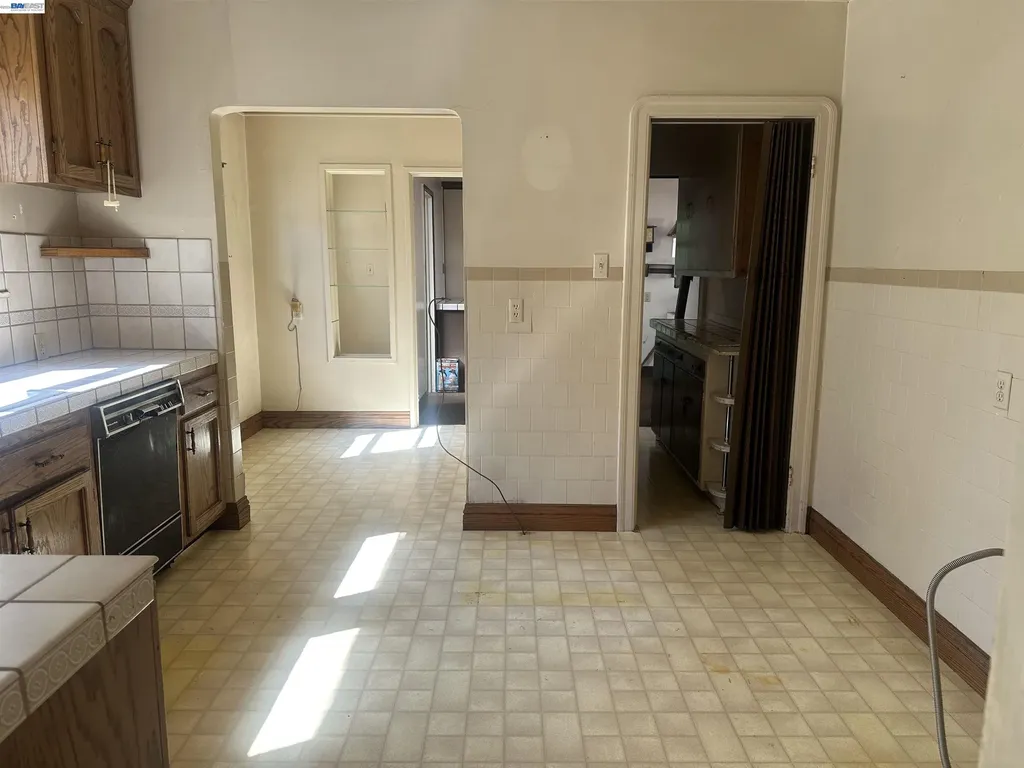 2533 Harrington Avenue Oakland CA 94601