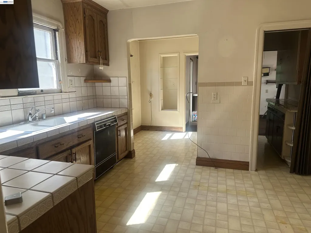2533 Harrington Avenue Oakland CA 94601