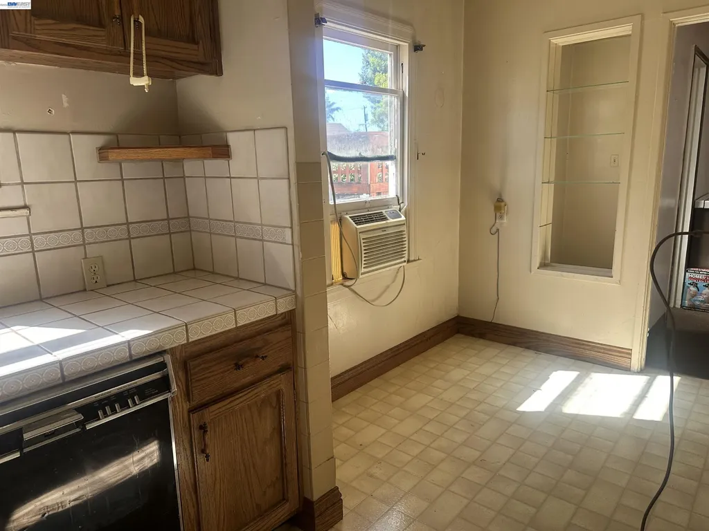2533 Harrington Avenue Oakland CA 94601