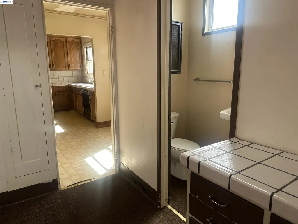 2533 Harrington Avenue Oakland CA 94601