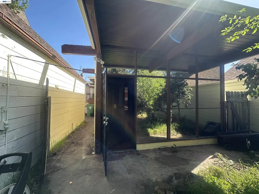 2533 Harrington Avenue Oakland CA 94601