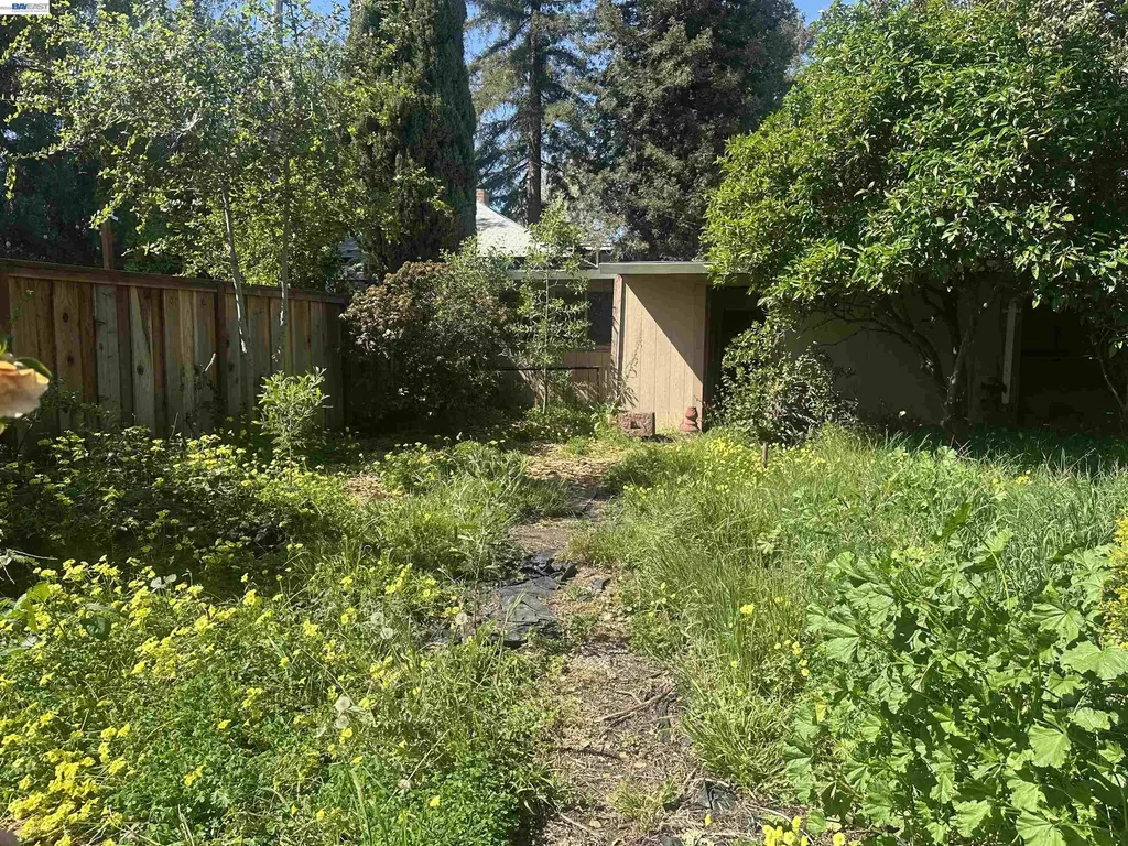 2533 Harrington Avenue Oakland CA 94601