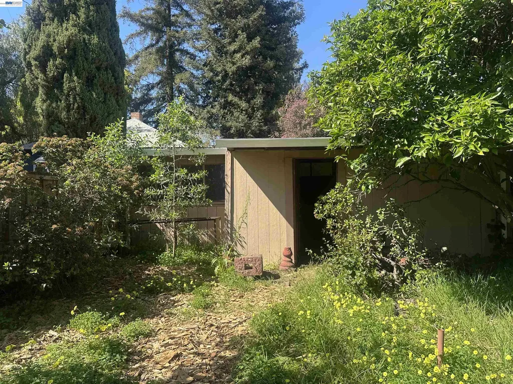 2533 Harrington Avenue Oakland CA 94601
