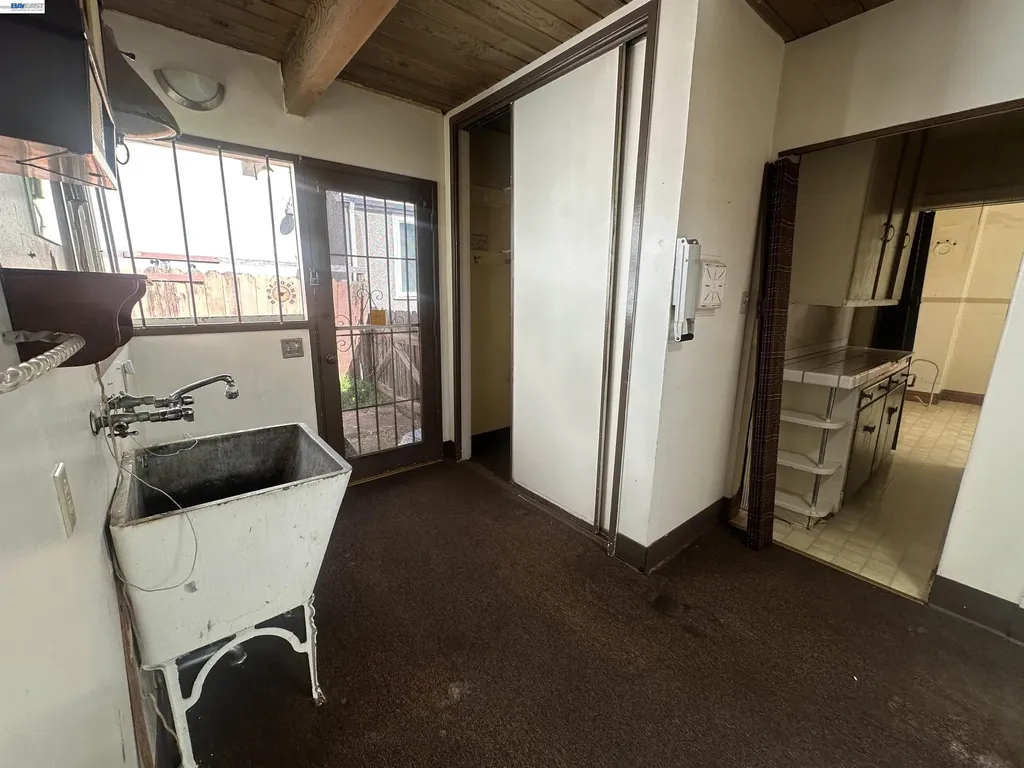 2533 Harrington Avenue Oakland CA 94601
