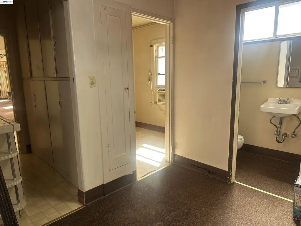 2533 Harrington Avenue Oakland CA 94601