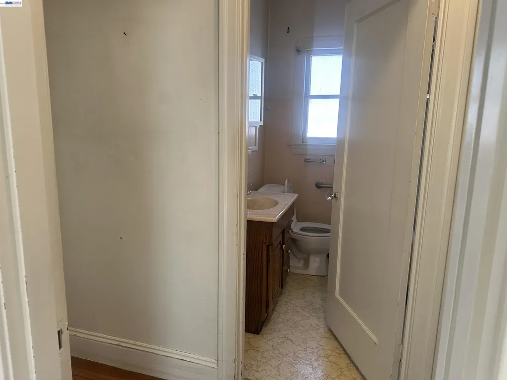 2533 Harrington Avenue Oakland CA 94601